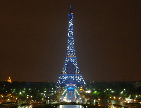 Tour Eiffel illuminée aux couleurs de l'Europe - Photo : C. Bailleul, MAEE