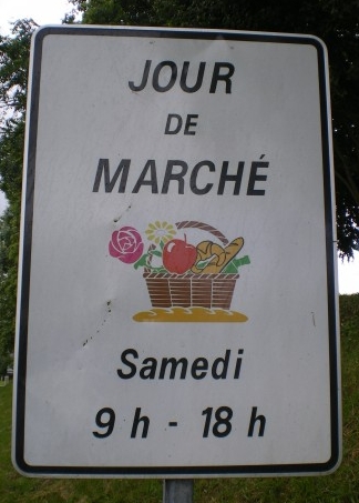 panneau horaires du marché - Photo : G. Brame