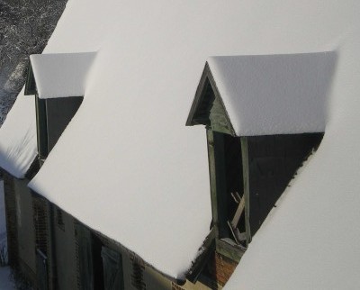 Toit enneigé - Aube (61) - Photo : G. Brame