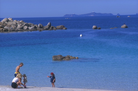 Bord de mer, Ajaccio, Corse - Photo : F. de la Mure, MAEE