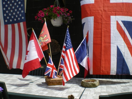 Drapeaux des forces alliées - Photo : G. Brame